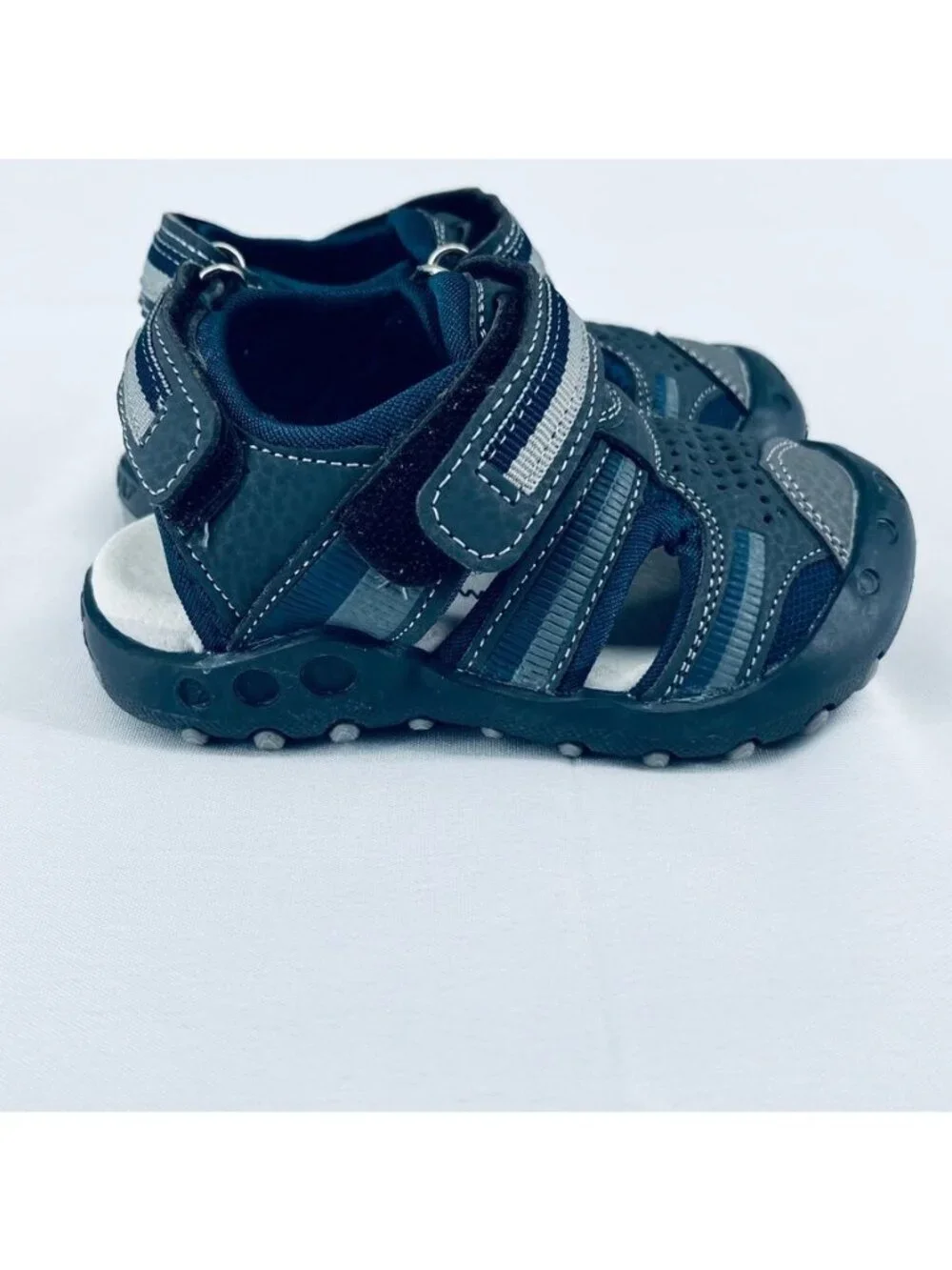 Apakowa Kids Boys Sandals Size 21 Athletic Double Strap Closed-Toe Beach Sandals